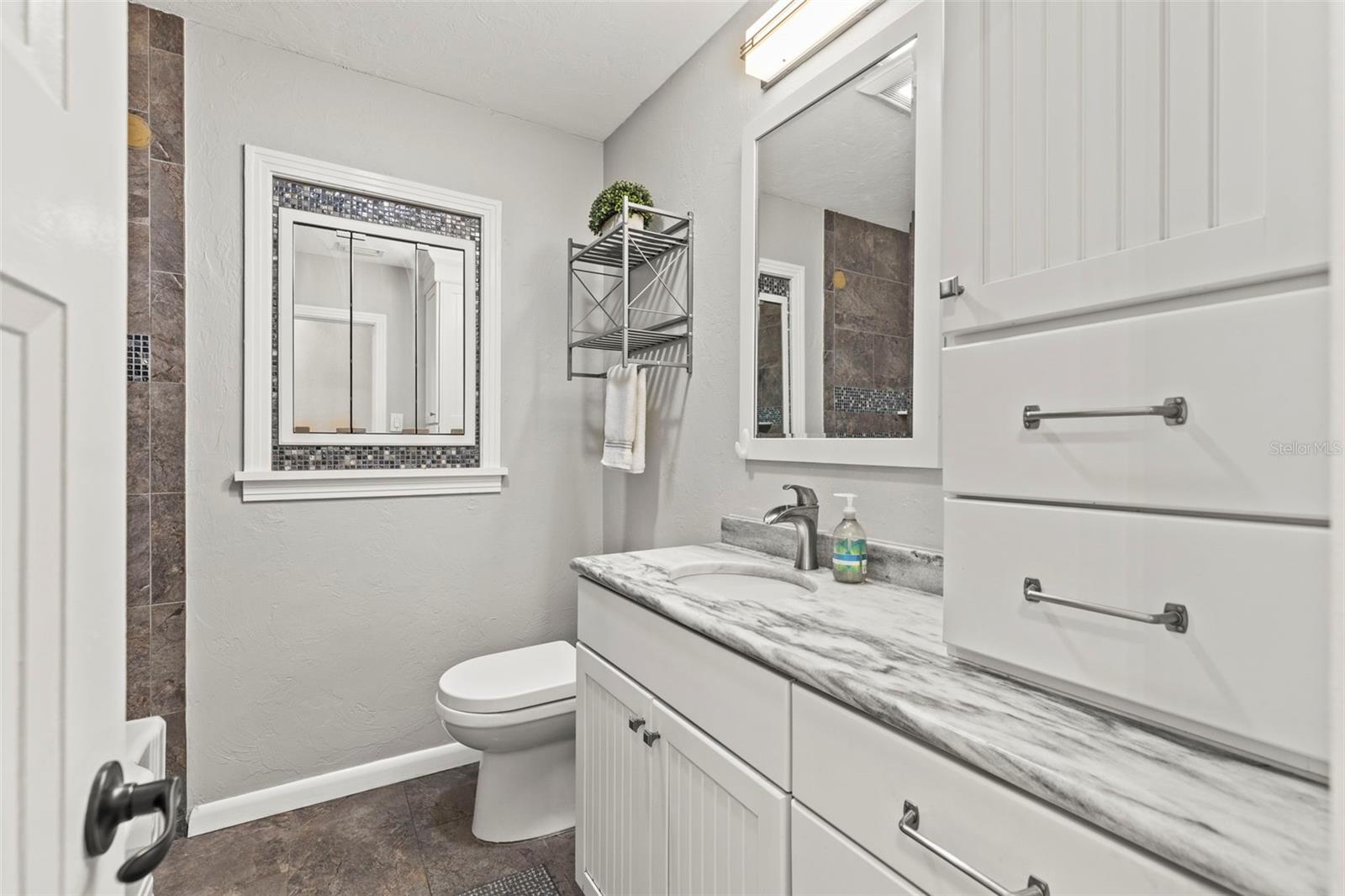522 James St Property Photo 20