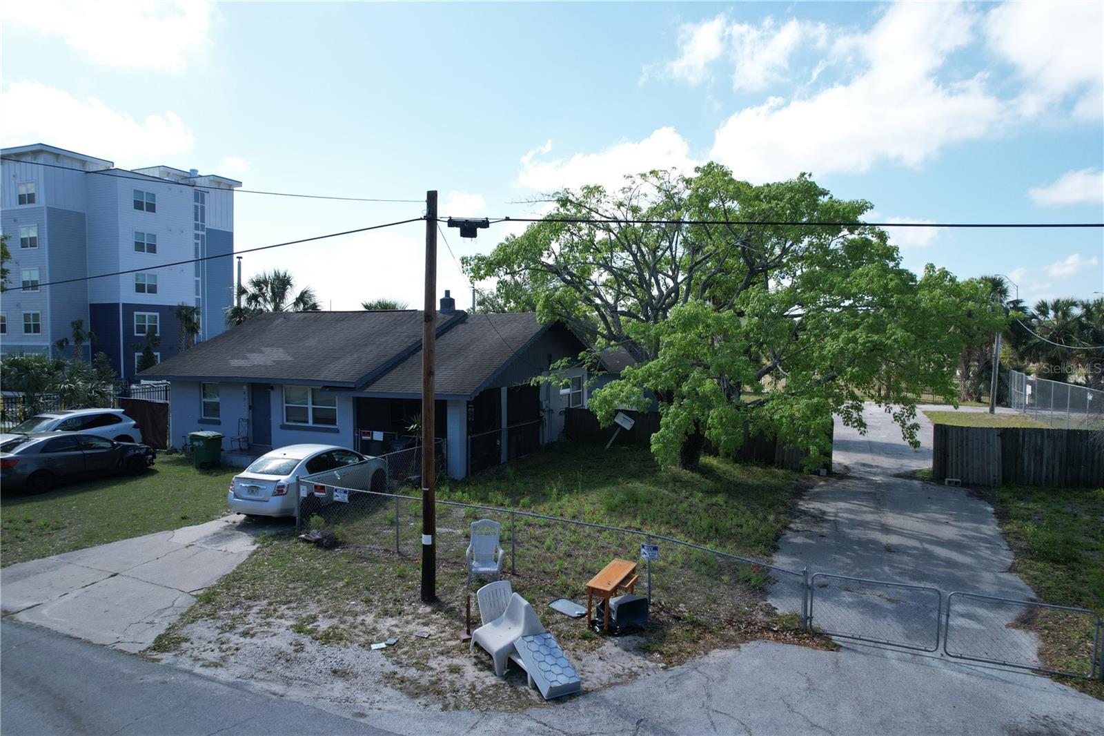 705 E Wilma St Property Photo 24