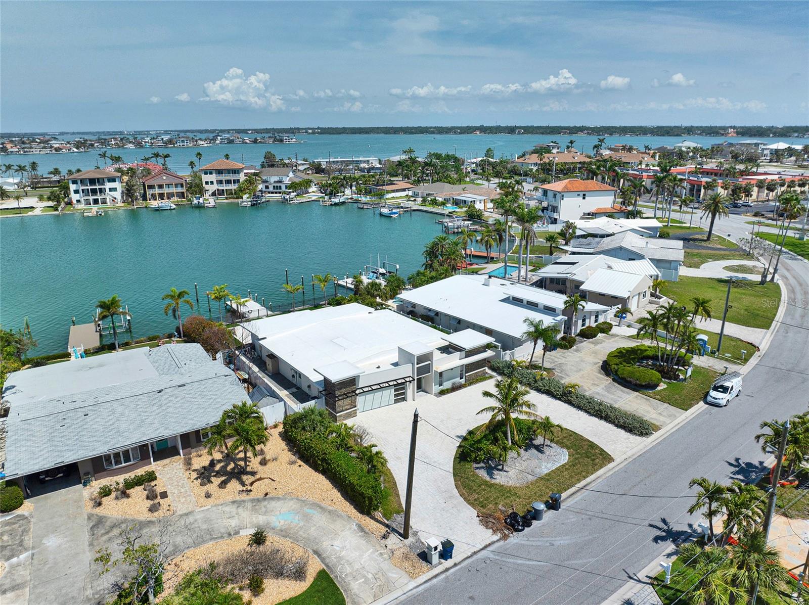 25 Dolphin Dr Property Photo 1