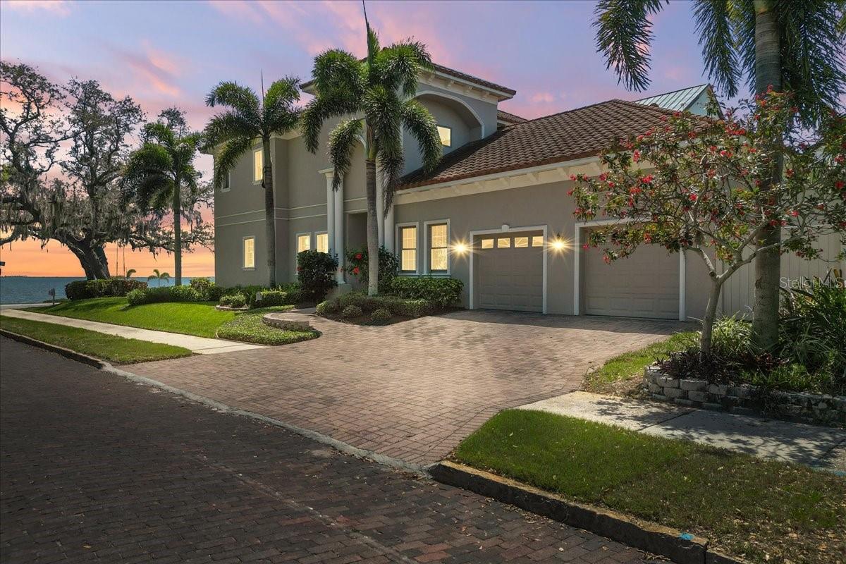 827 N Bayshore Dr Property Photo