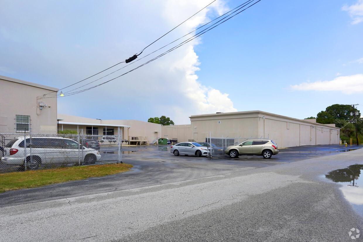 1185 Gooden Xing #building A, 10000 Sq Ft Property Photo 4