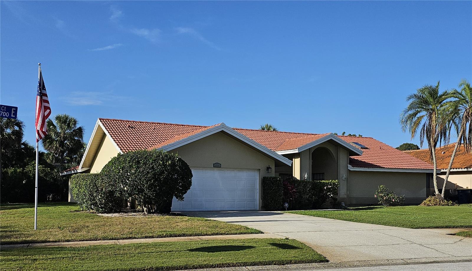 2704 E Montague Ct E Property Photo 1