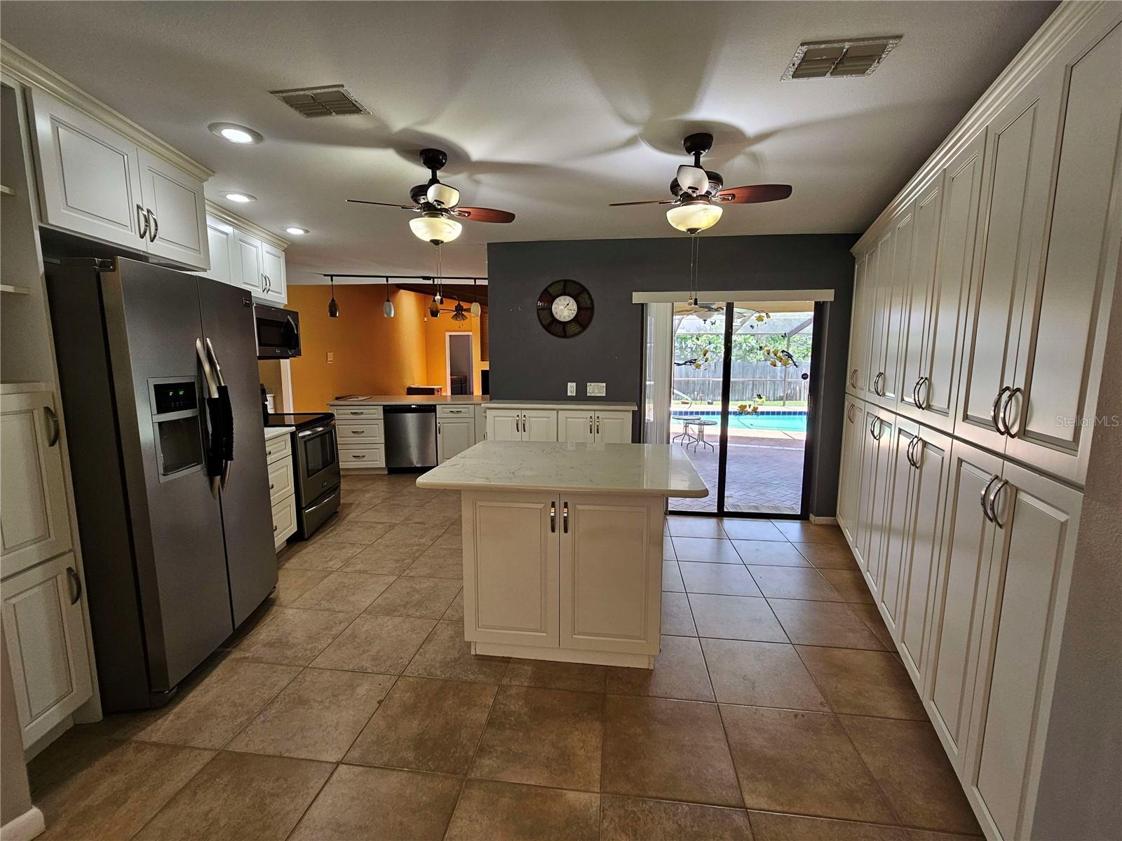 2704 E Montague Ct E Property Photo 5