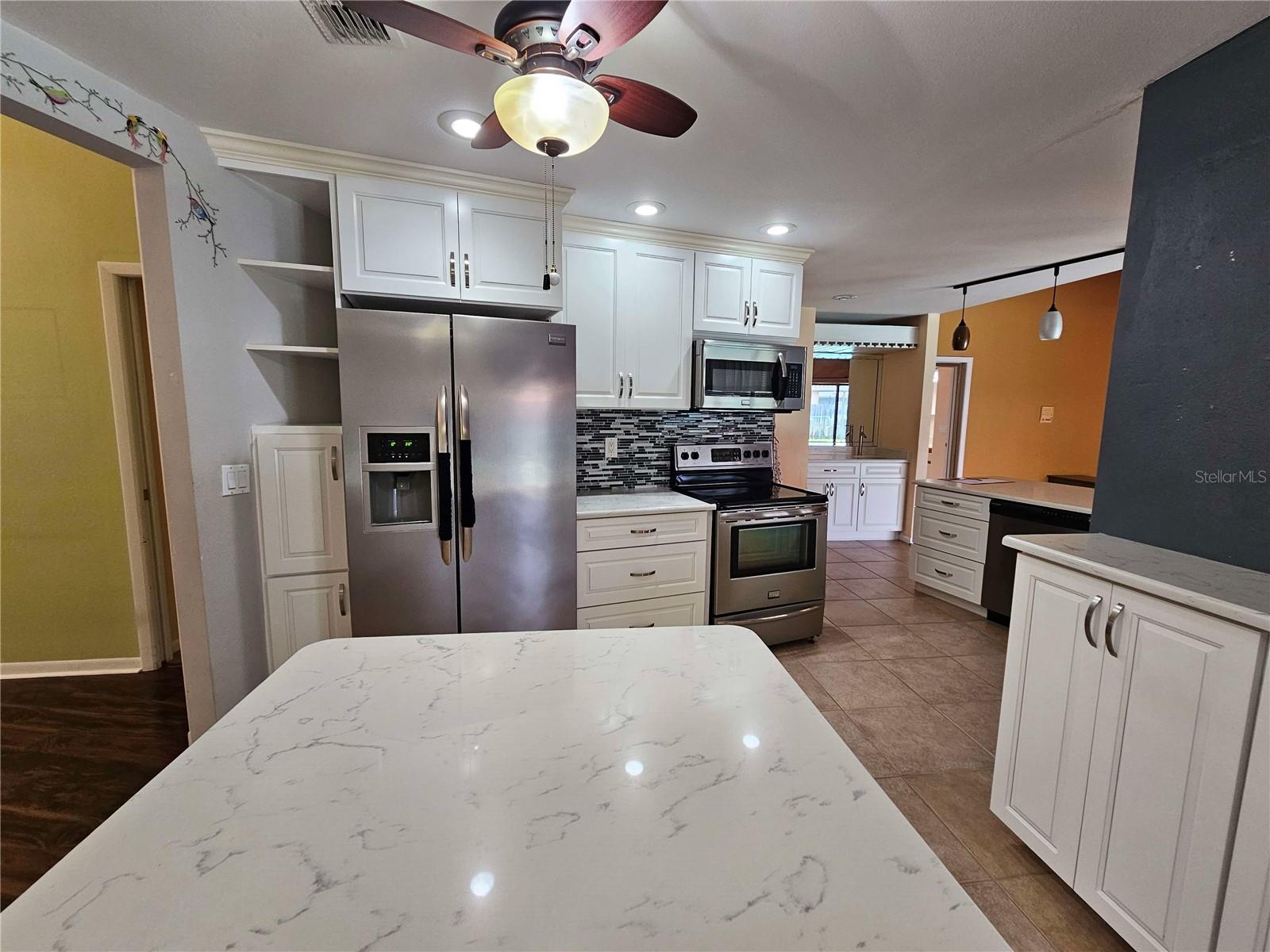 2704 E Montague Ct E Property Photo 7