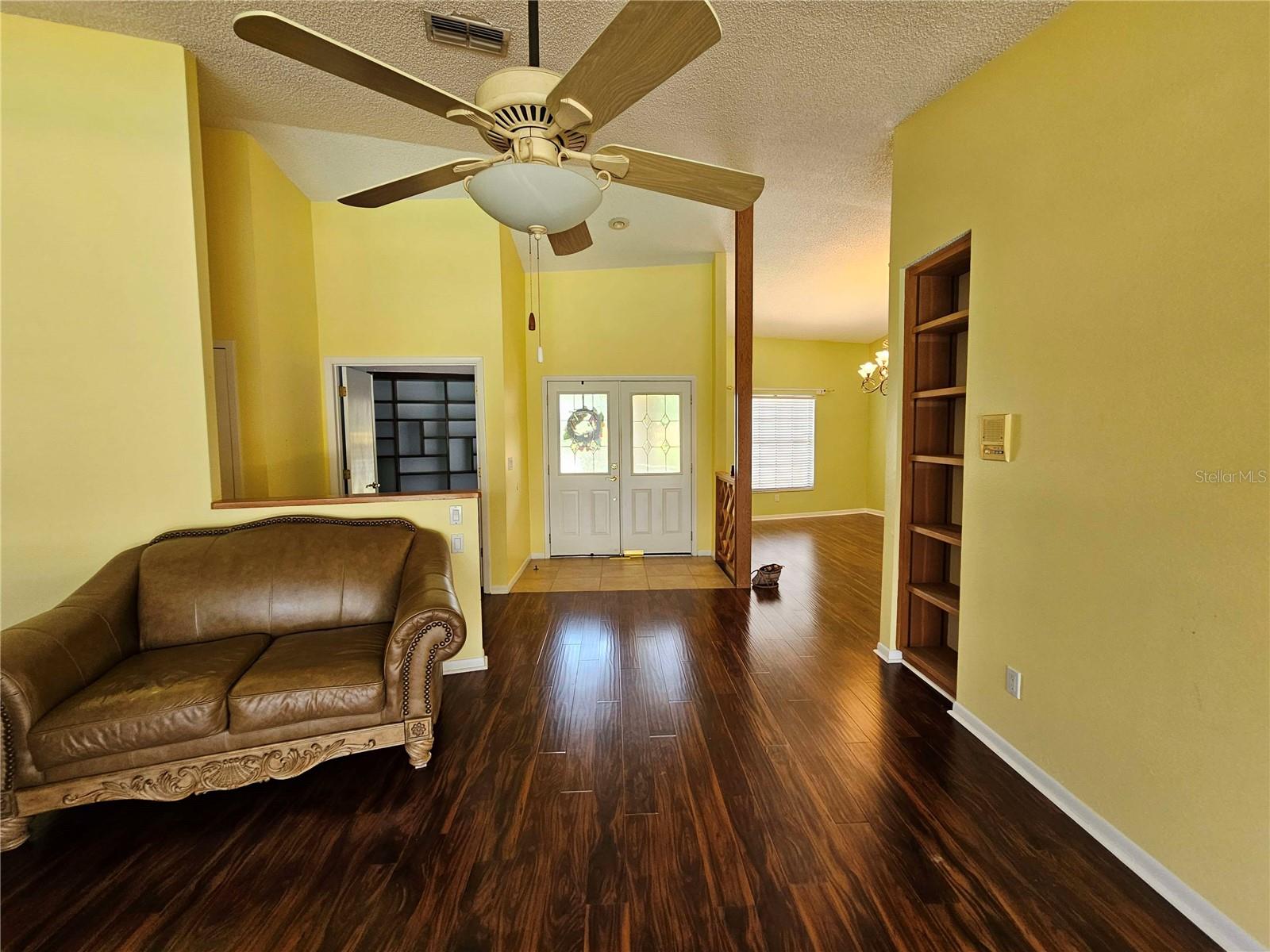 2704 E Montague Ct E Property Photo 12