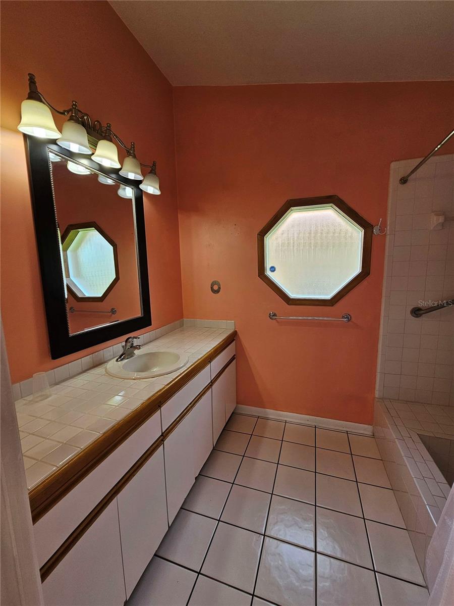 2704 E Montague Ct E Property Photo 16