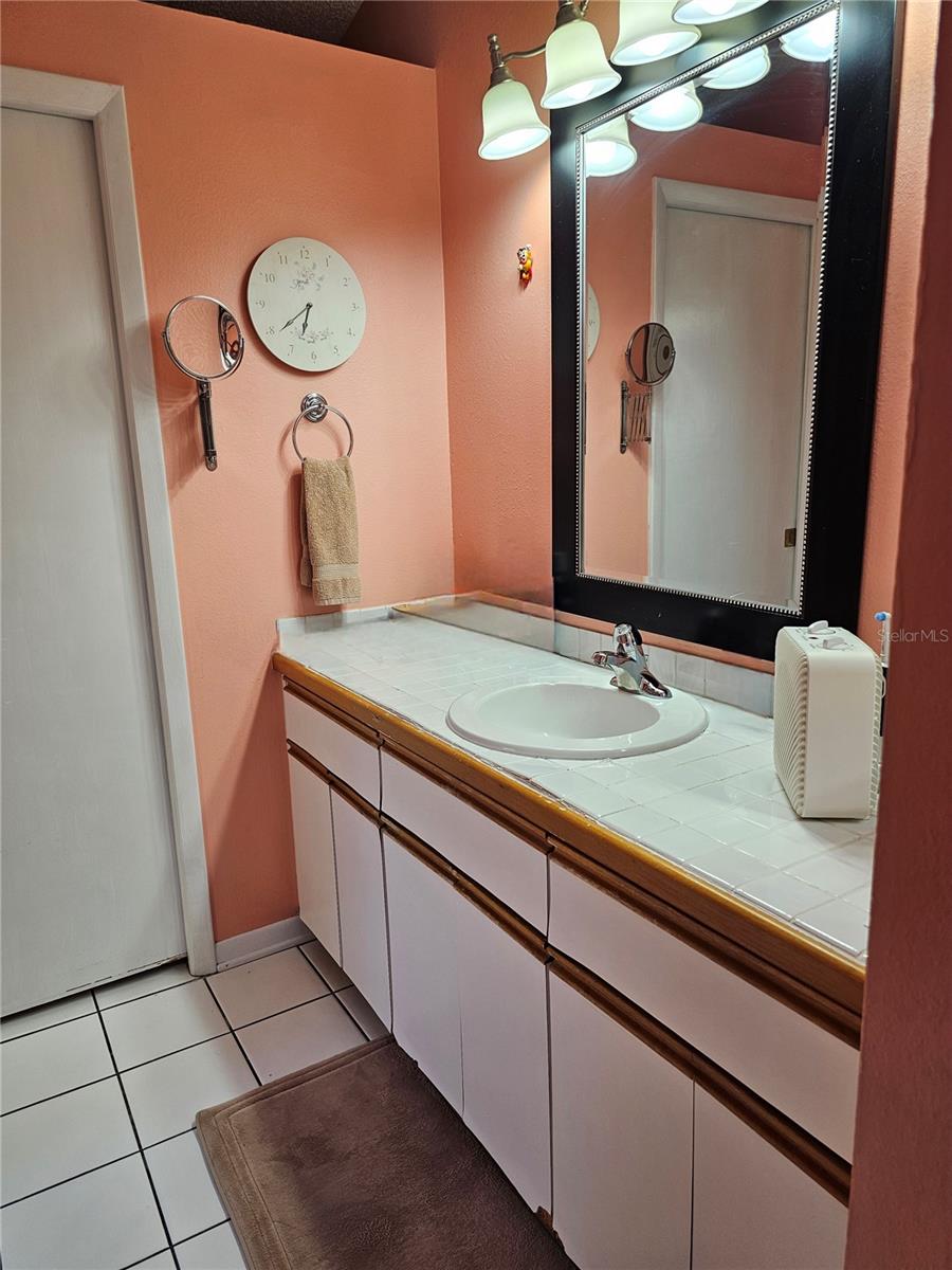 2704 E Montague Ct E Property Photo 17