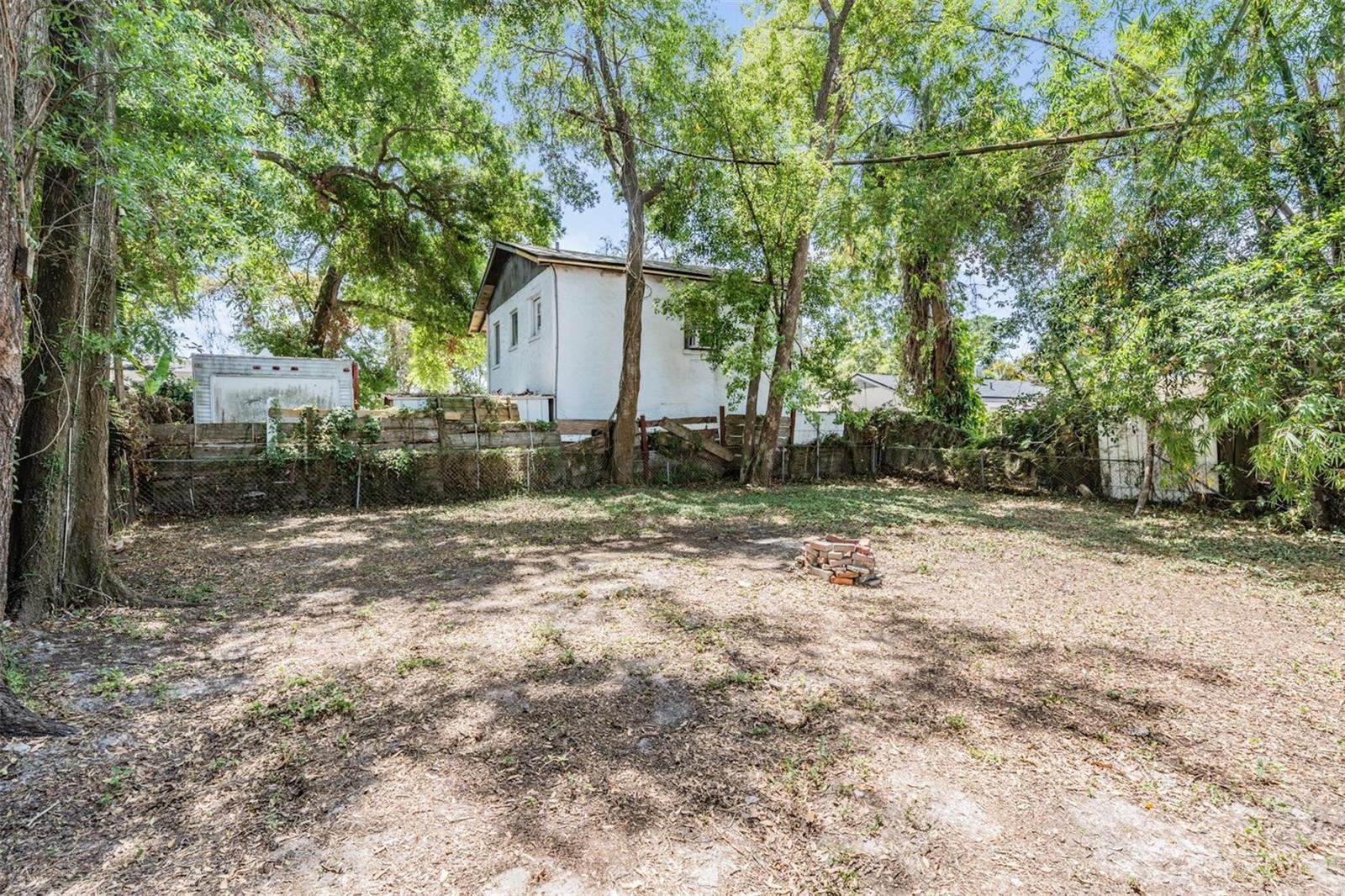 805 E Elm St Property Photo 24