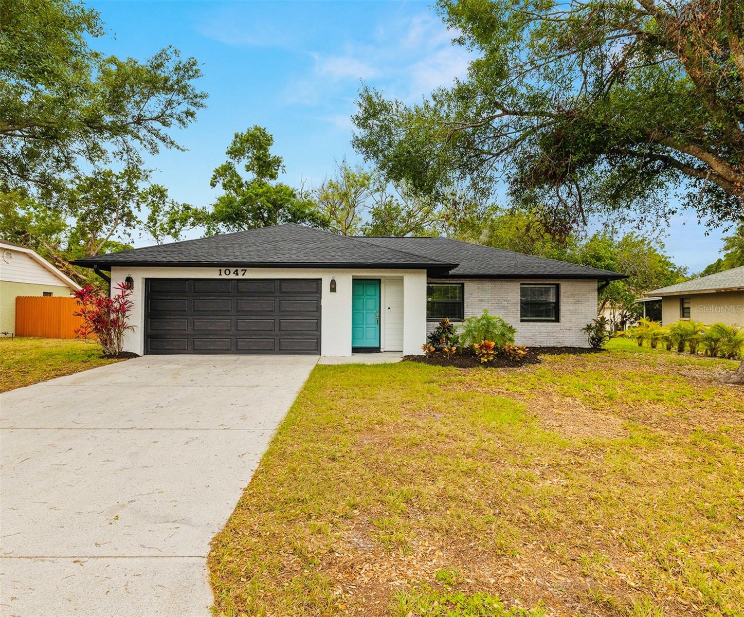 1047 Deer Hollow Way Property Photo 1