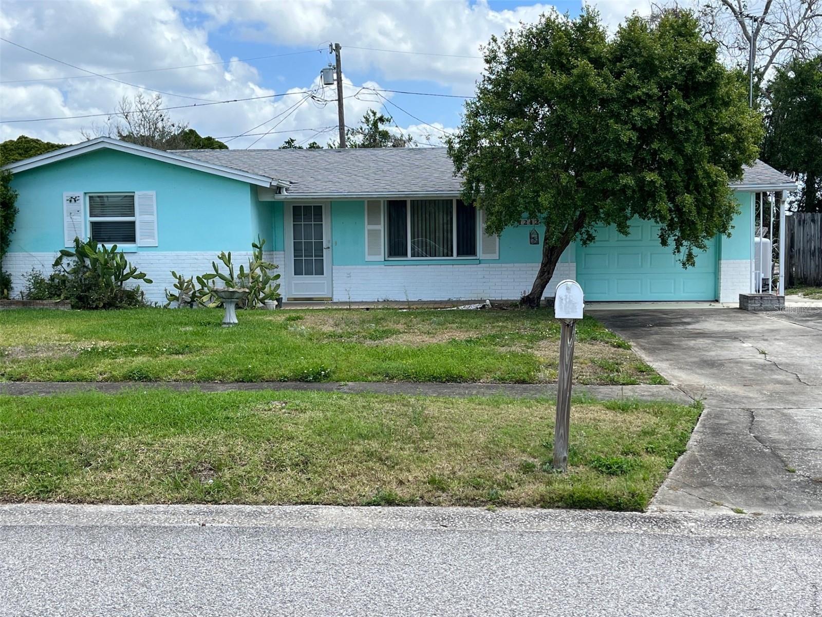 1242 Ermine Dr Property Photo
