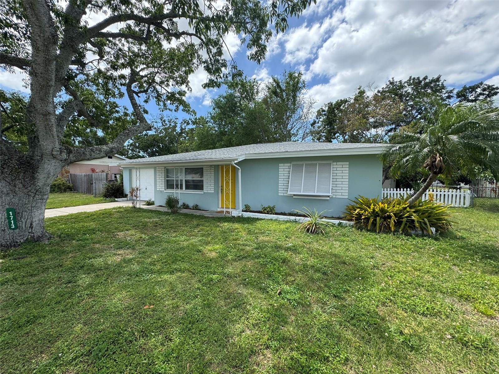 1713 Valencia Dr E Property Photo