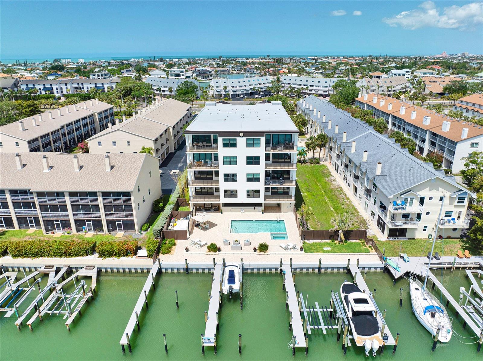 455 Pinellas Bayway S #3b Property Photo