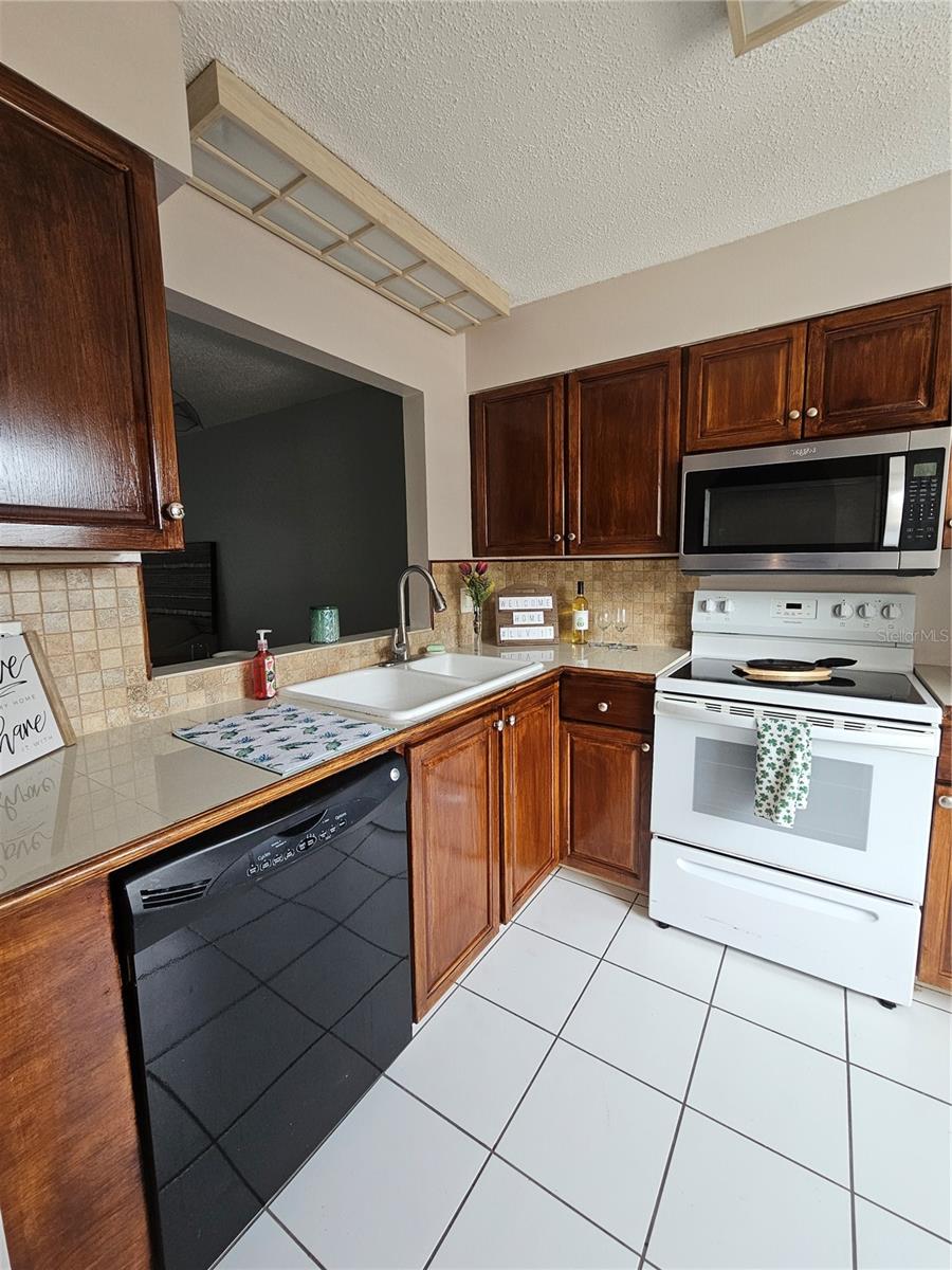 13813 Mission Oaks Blvd Property Photo 2