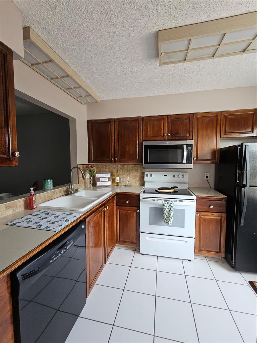 13813 Mission Oaks Blvd Property Photo 3