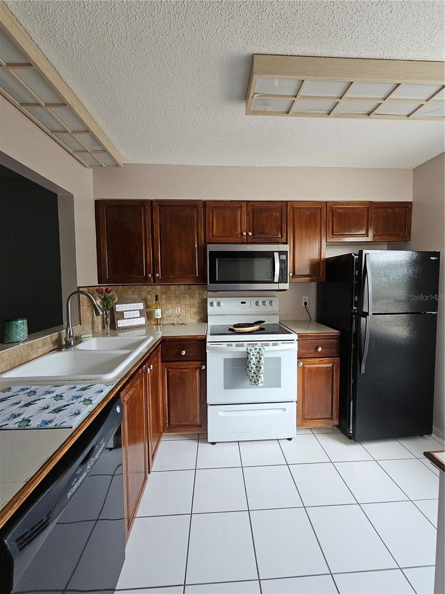 13813 Mission Oaks Blvd Property Photo 4