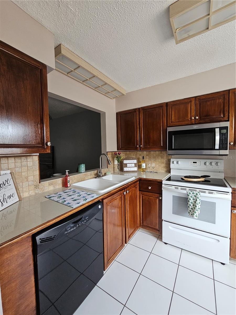 13813 Mission Oaks Blvd Property Photo 5