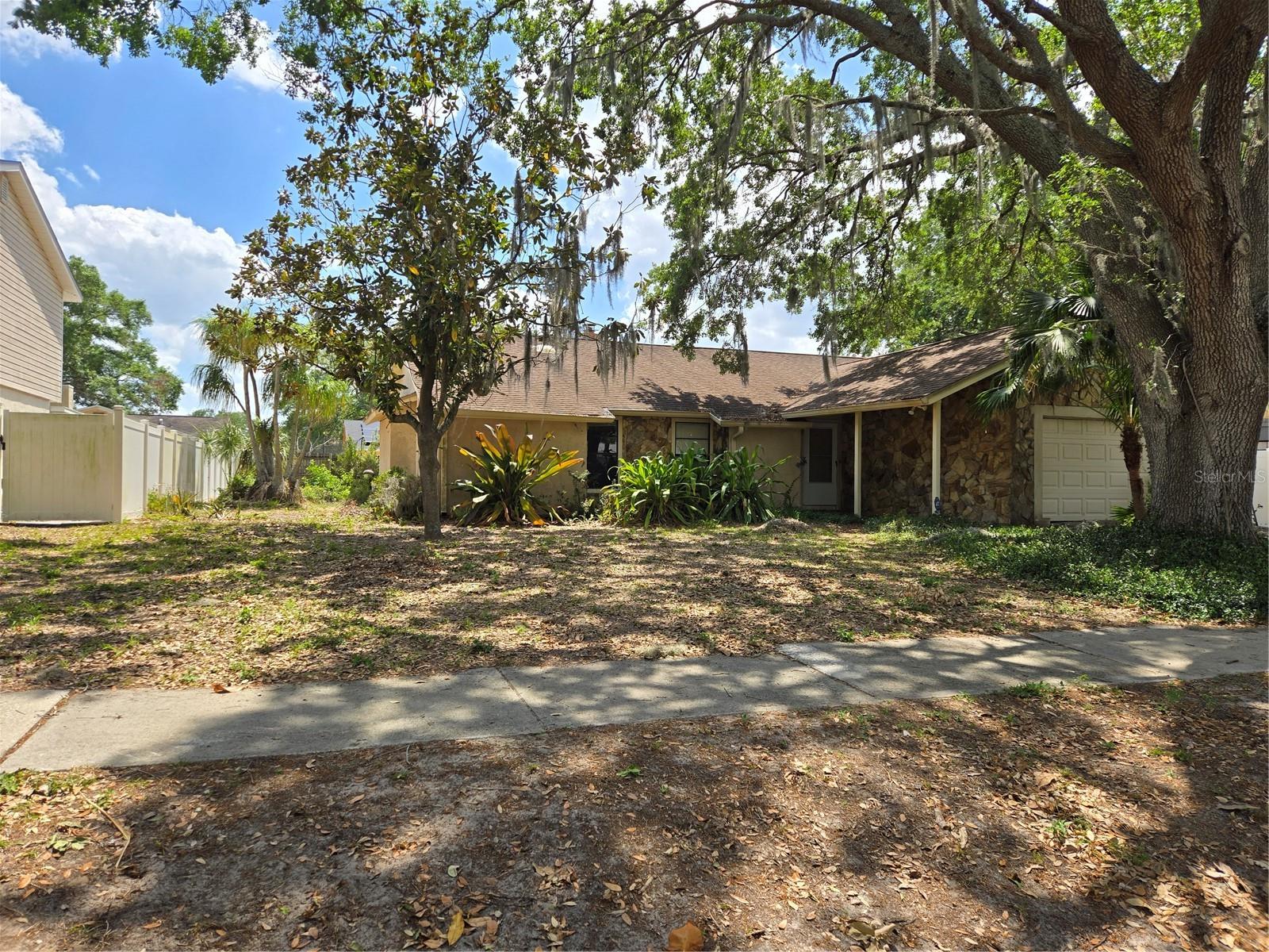 1425 Corner Oaks Dr Property Photo