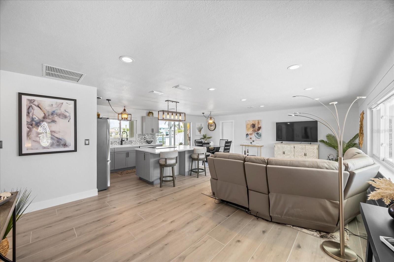 7889 3rd Ave S Property Photo 15