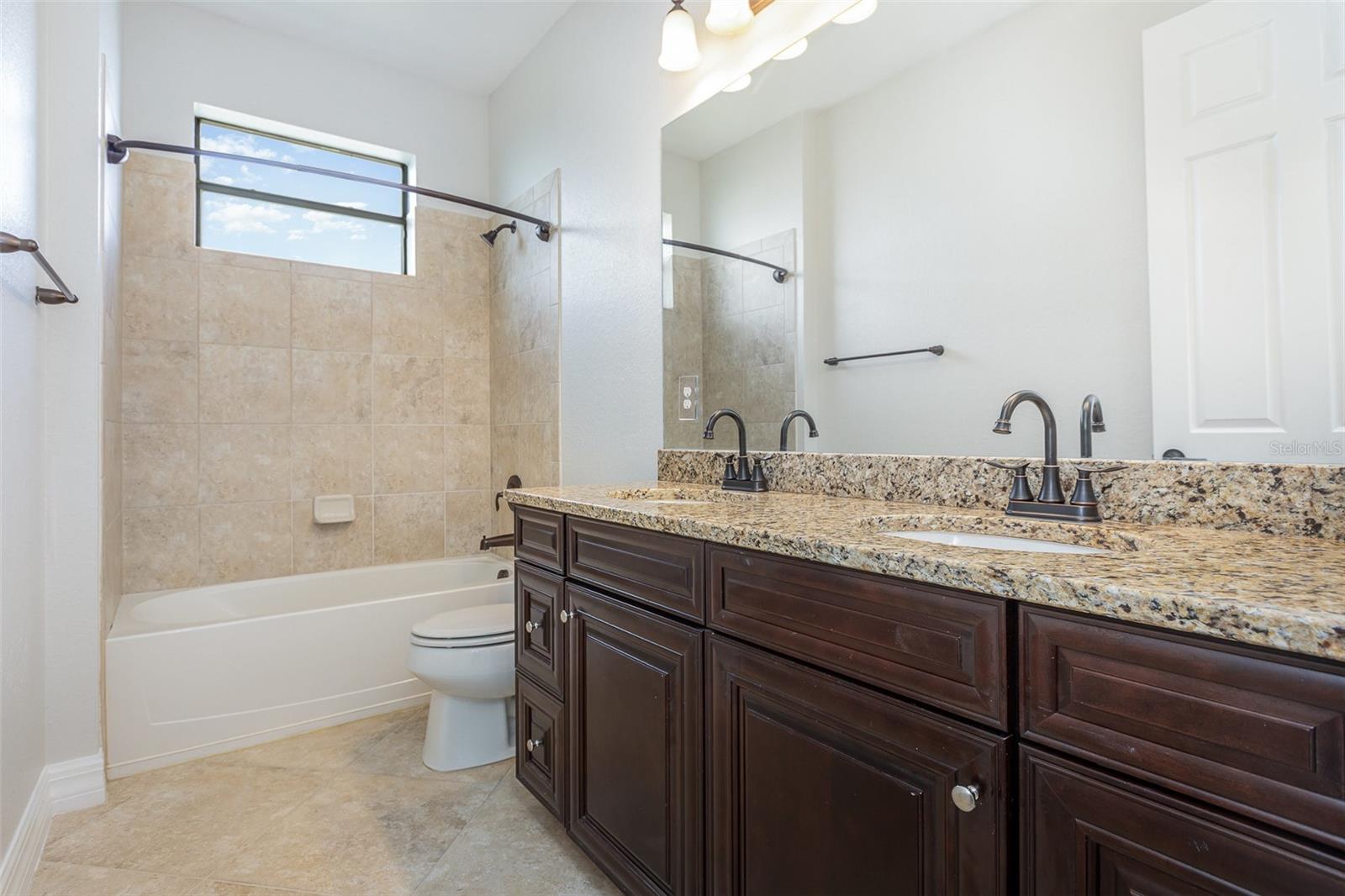 5656 Cloverleaf Run Property Photo 28