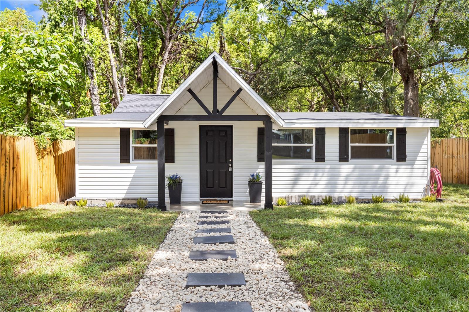37401 Magnolia Ave Property Photo