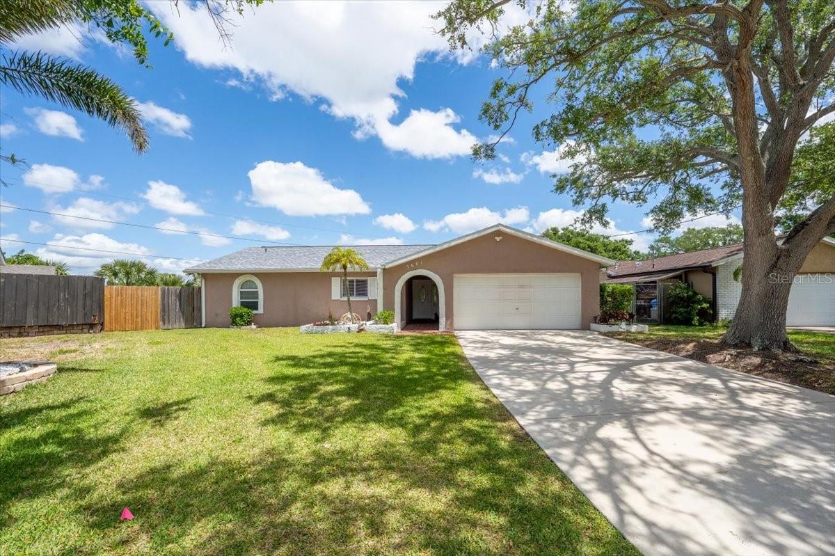 5601 103rd Ter N Property Photo