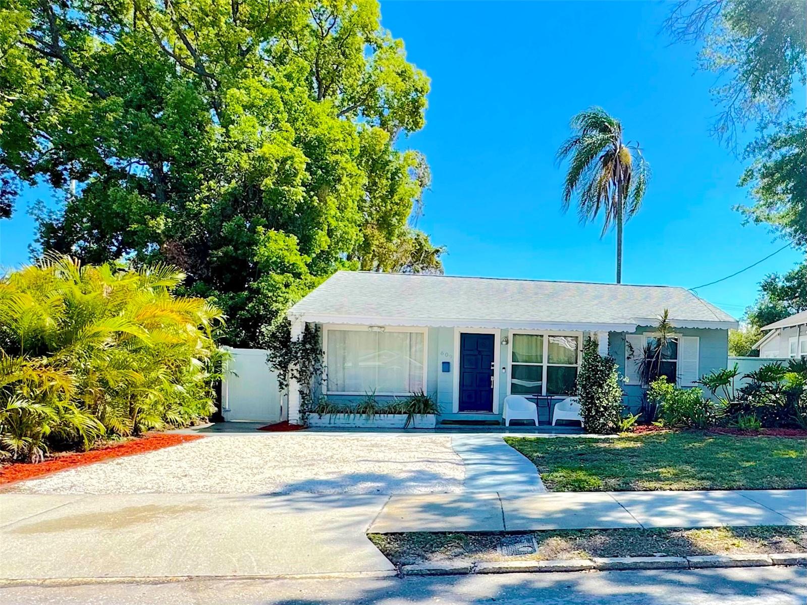 609 E Louisiana Ave Property Photo