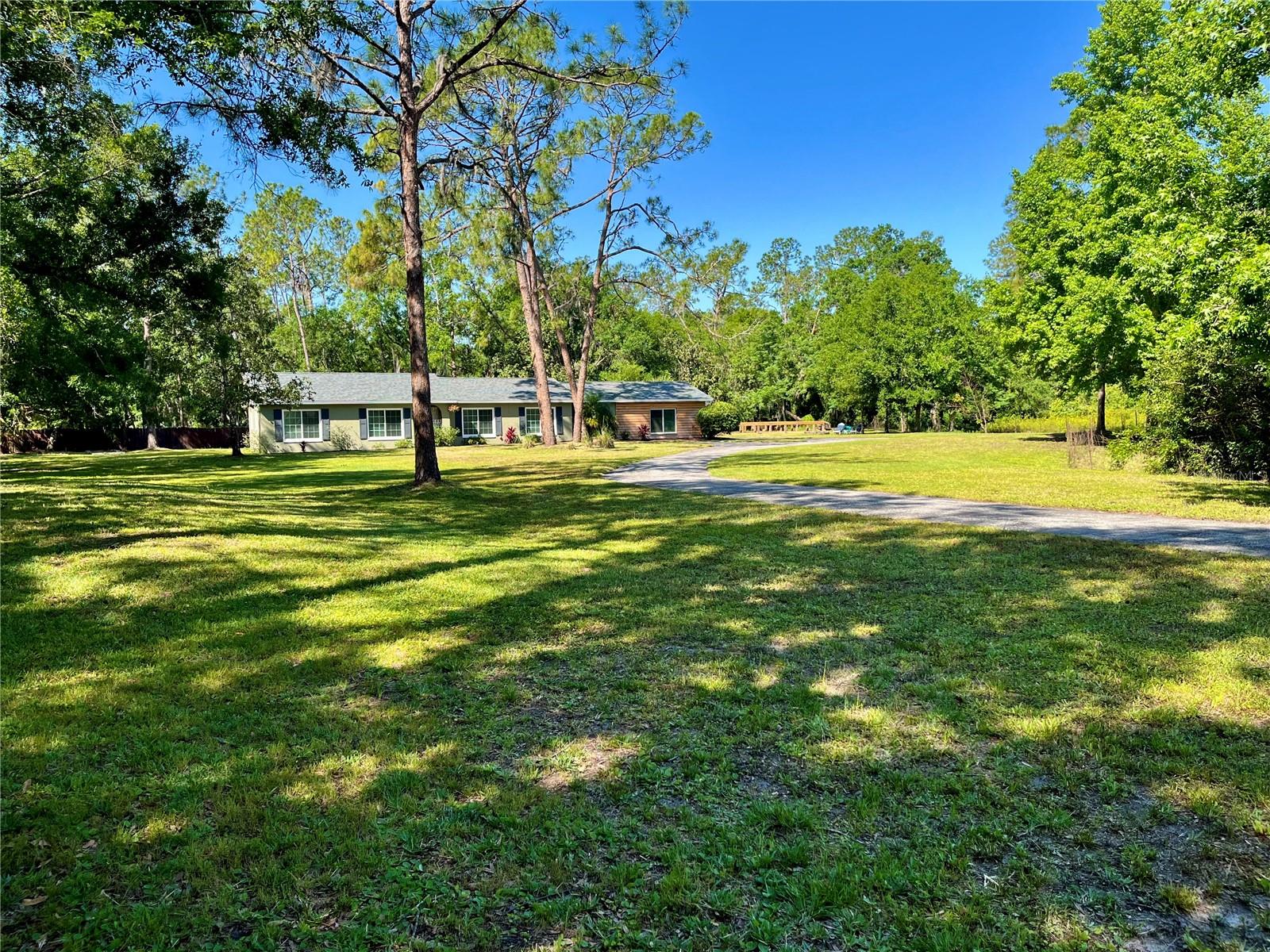 4310 Lithia Pinecrest Rd Property Photo