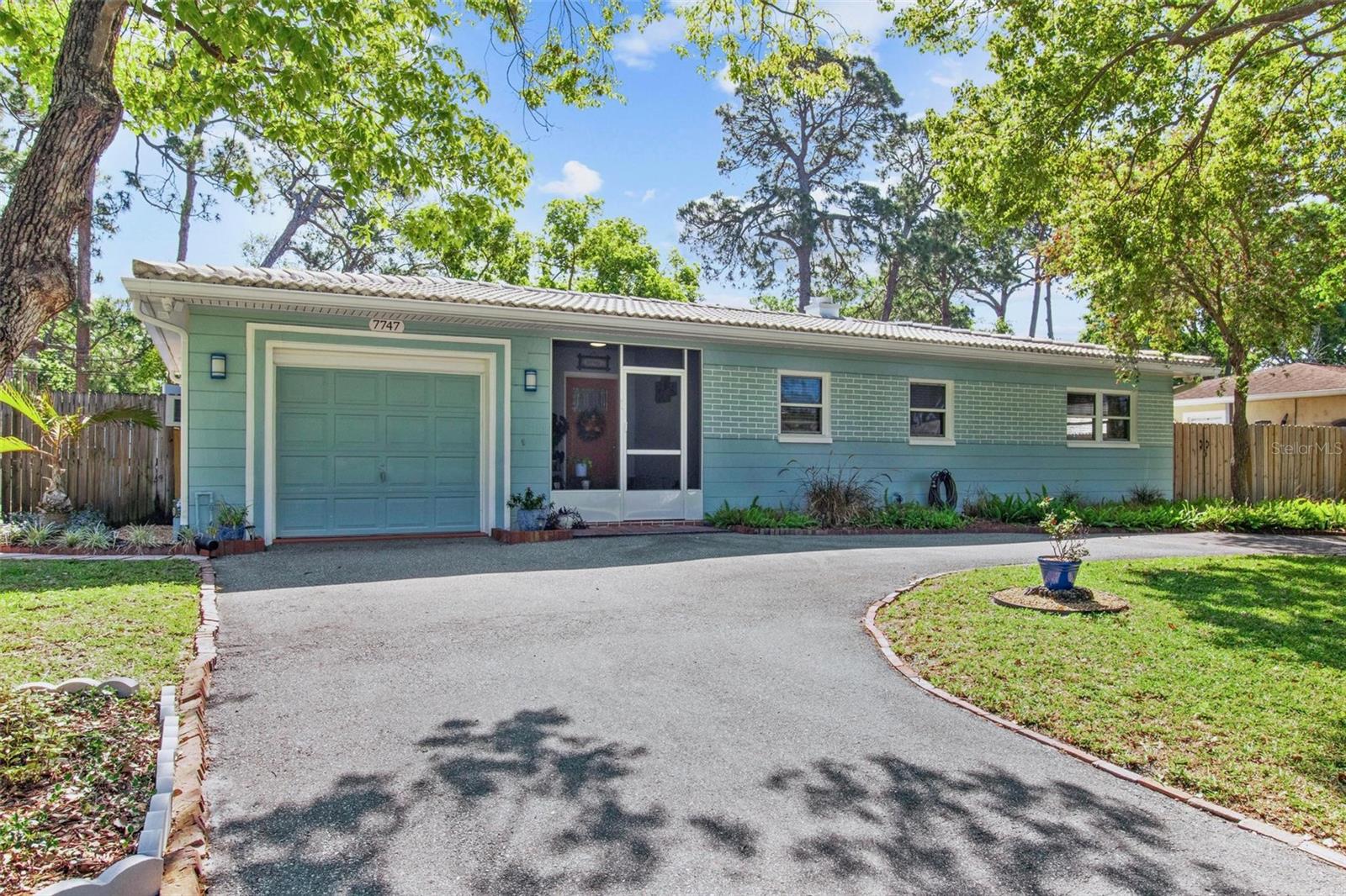 7747 90th Way N Property Photo