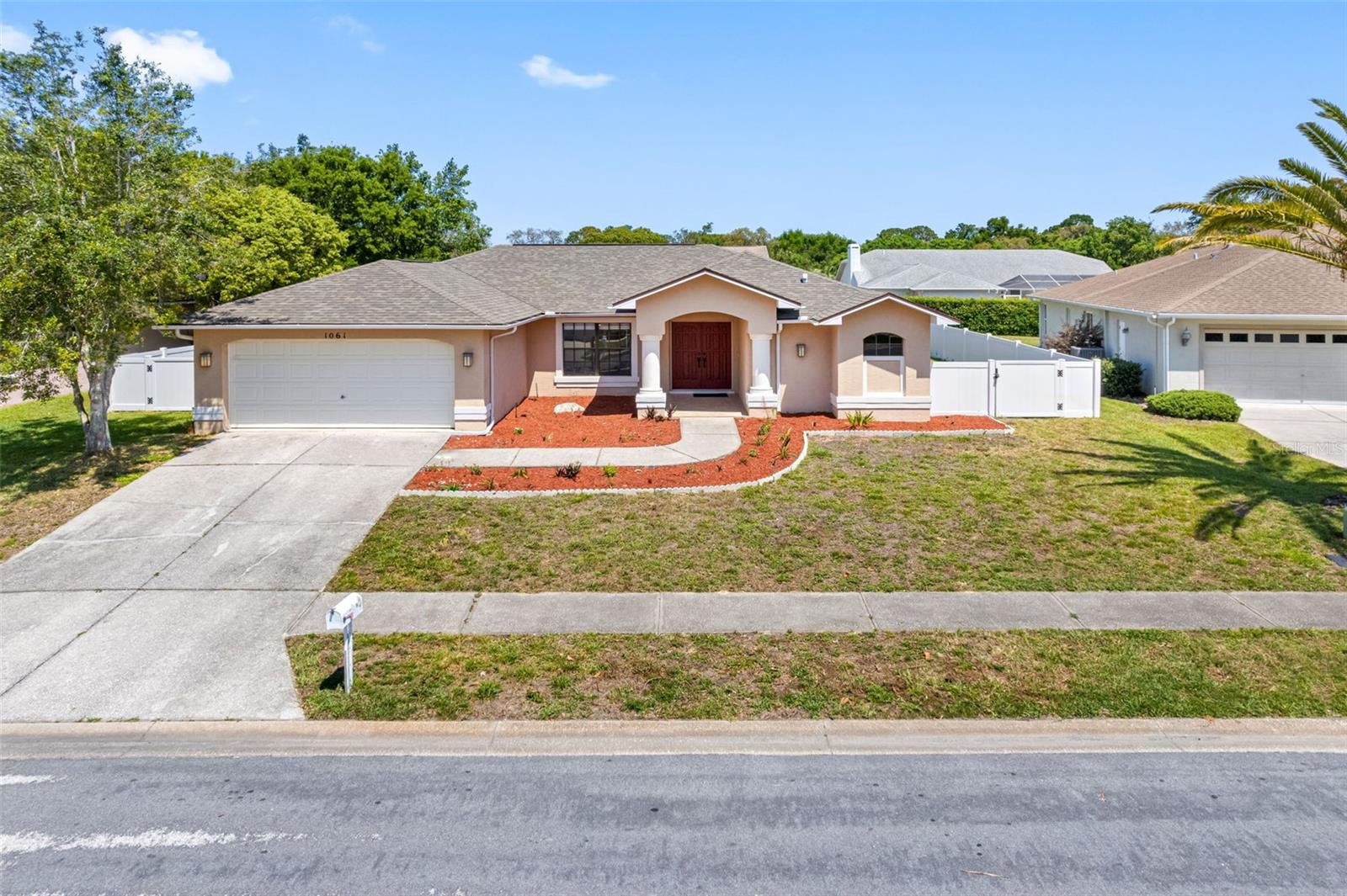 1061 Archway Dr Property Photo