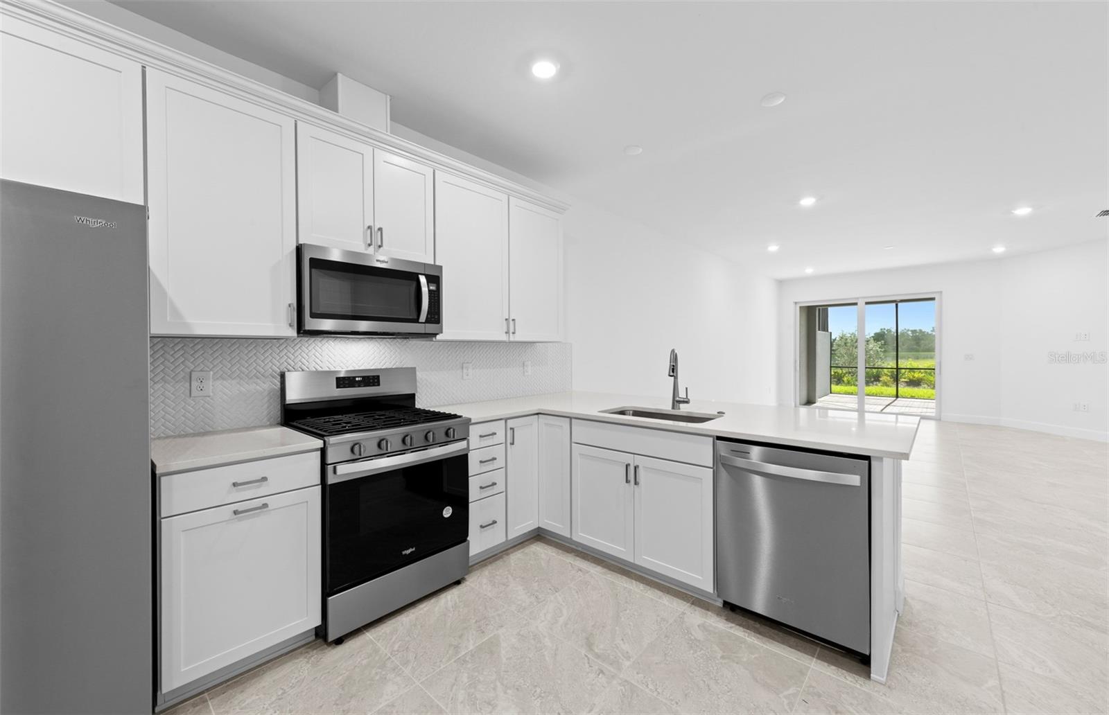 27152 Capri Shores Cir Property Photo 7