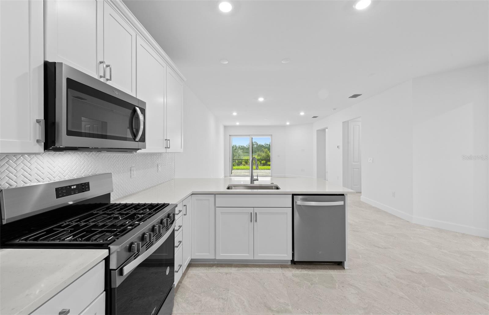 27152 Capri Shores Cir Property Photo 9