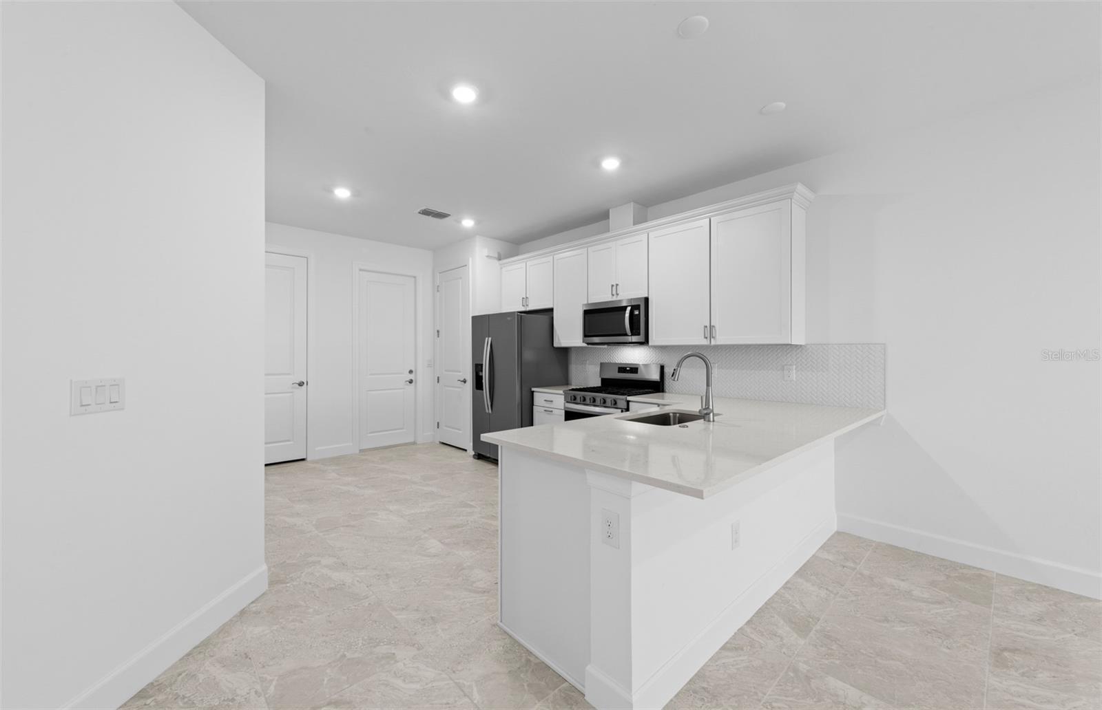 27152 Capri Shores Cir Property Photo 10