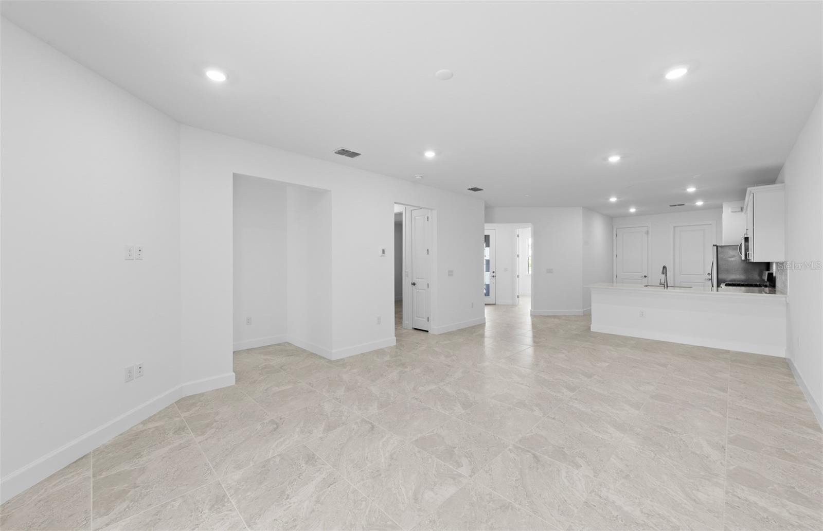 27152 Capri Shores Cir Property Photo 13