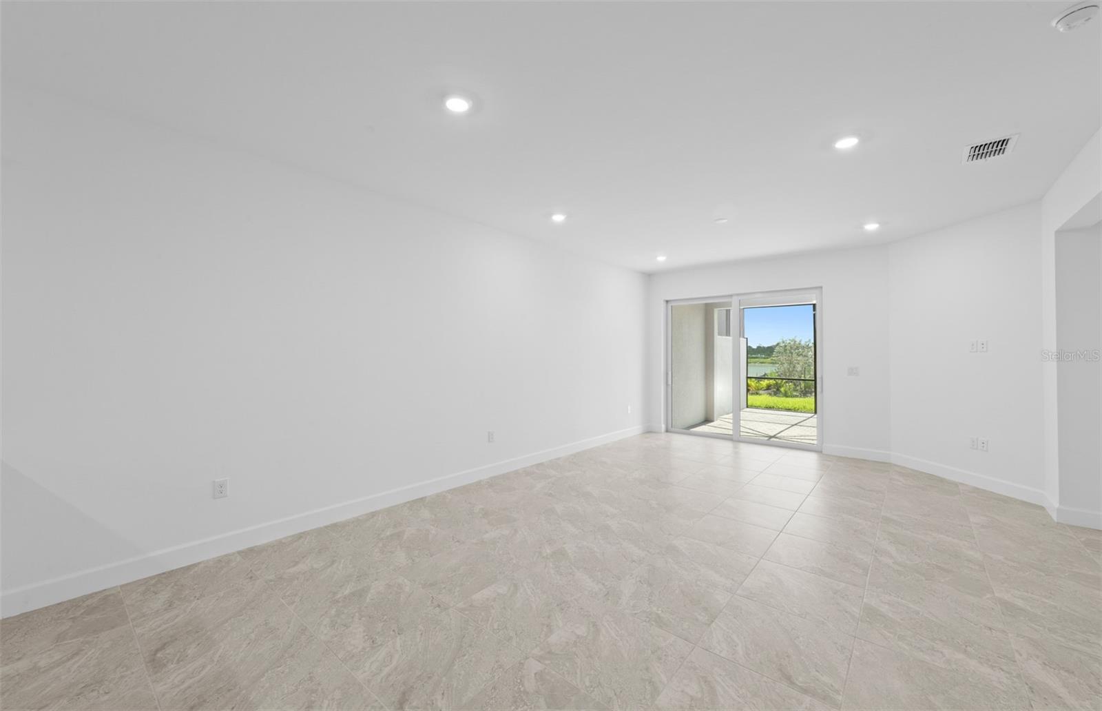 27152 Capri Shores Cir Property Photo 17