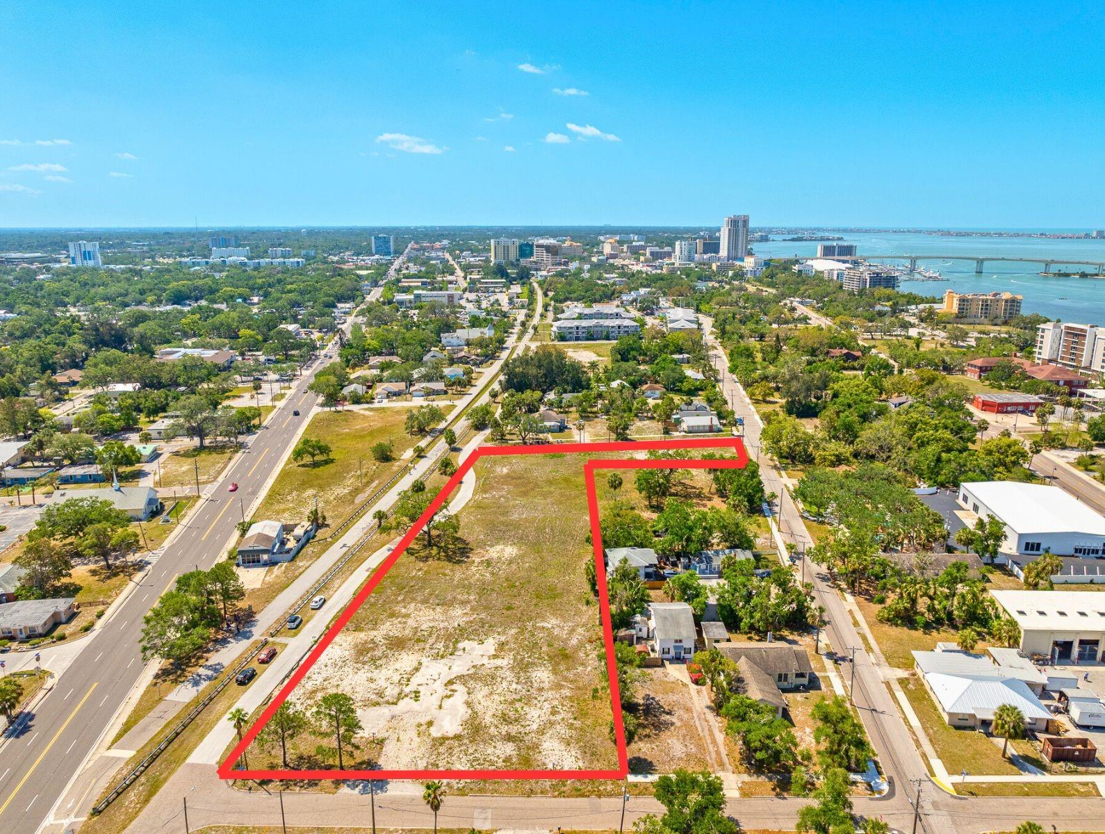 611 Palm Bluff St Property Photo 1
