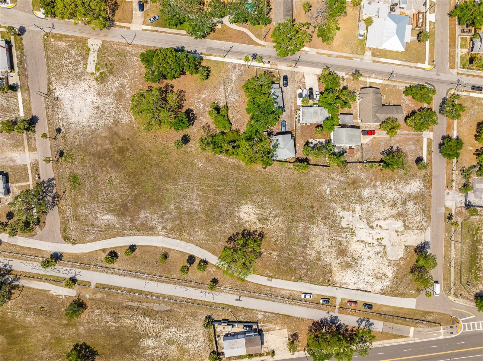 611 Palm Bluff St Property Photo 4