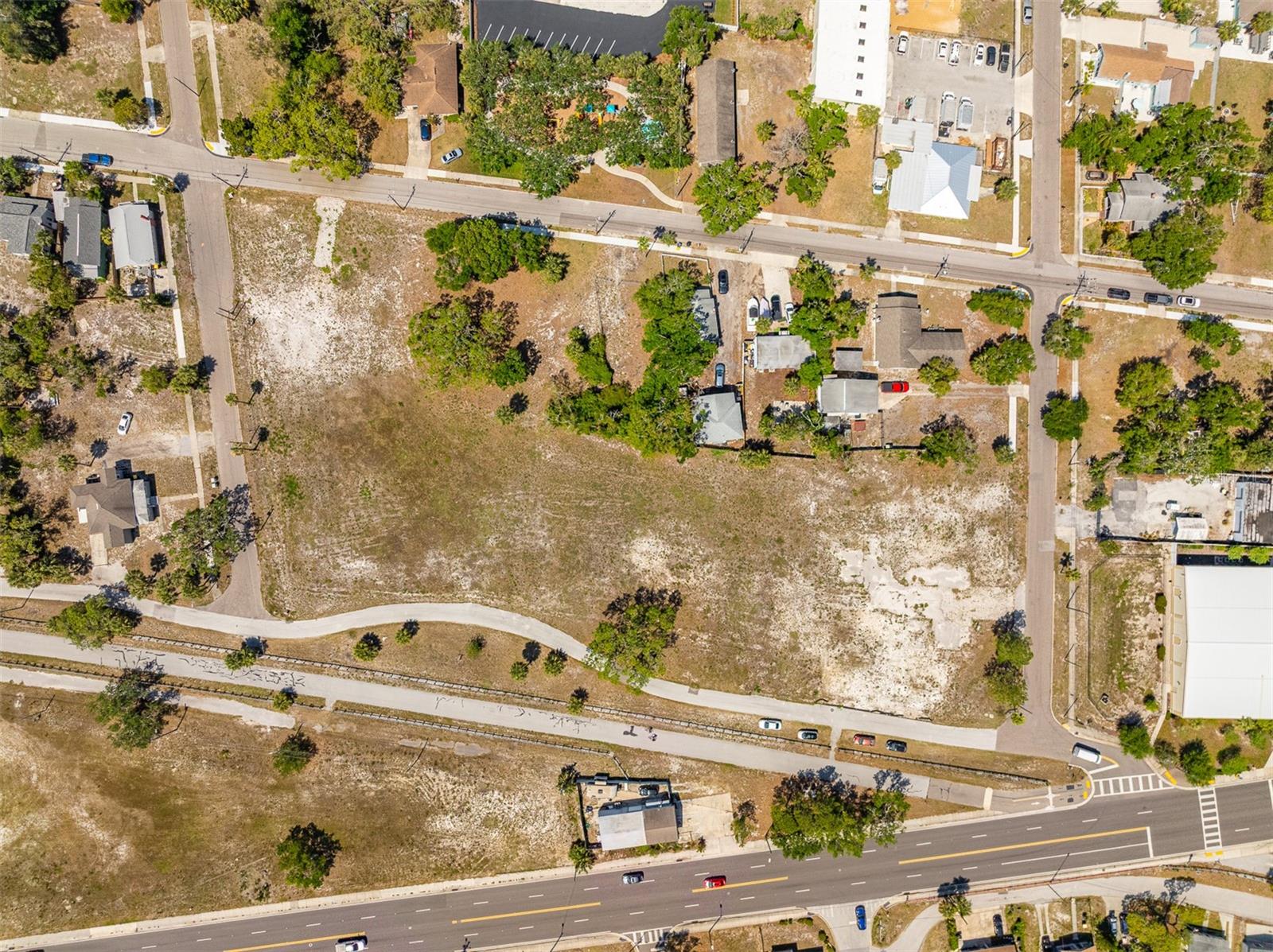 611 Palm Bluff St Property Photo 5