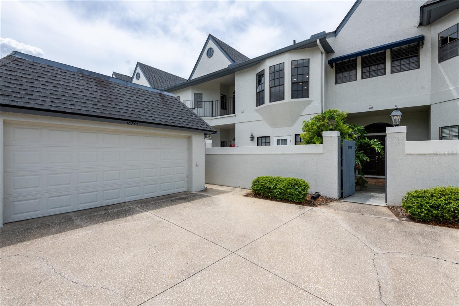 18746 Wimbledon Cir Property Photo