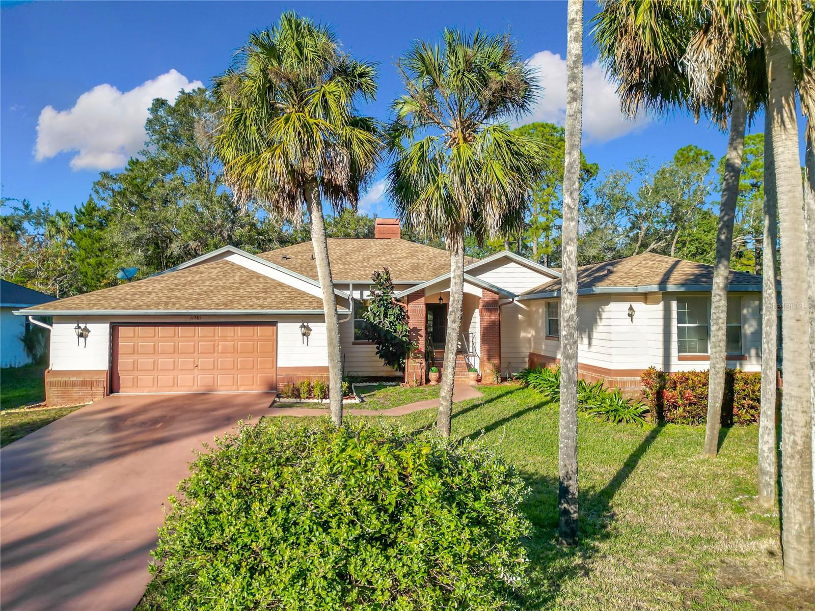 11781 W Fisherman Ln Property Photo