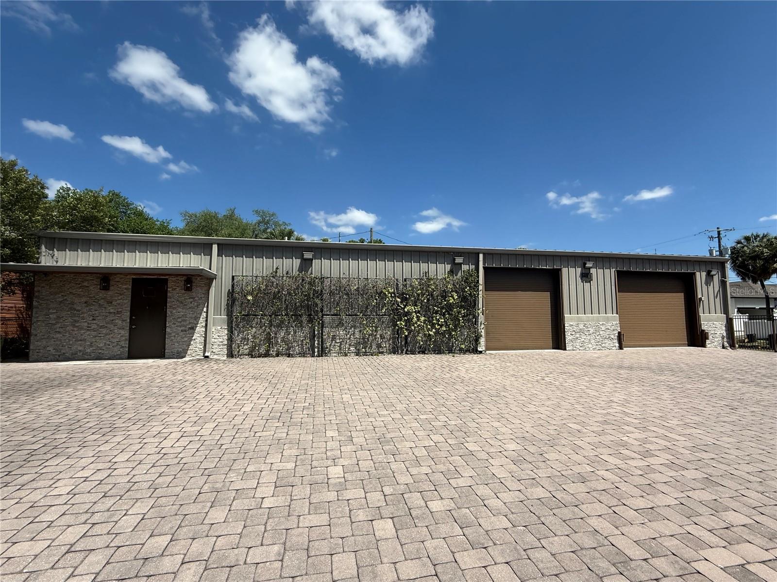 2101 W Cypress St Property Photo 1