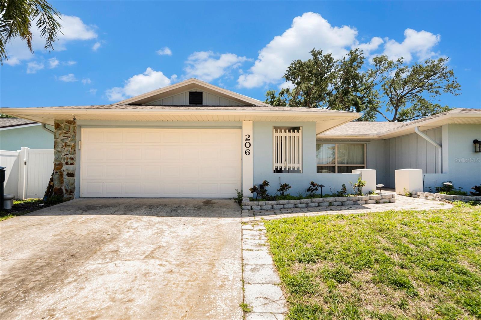 206 Hillcrest Dr Property Photo