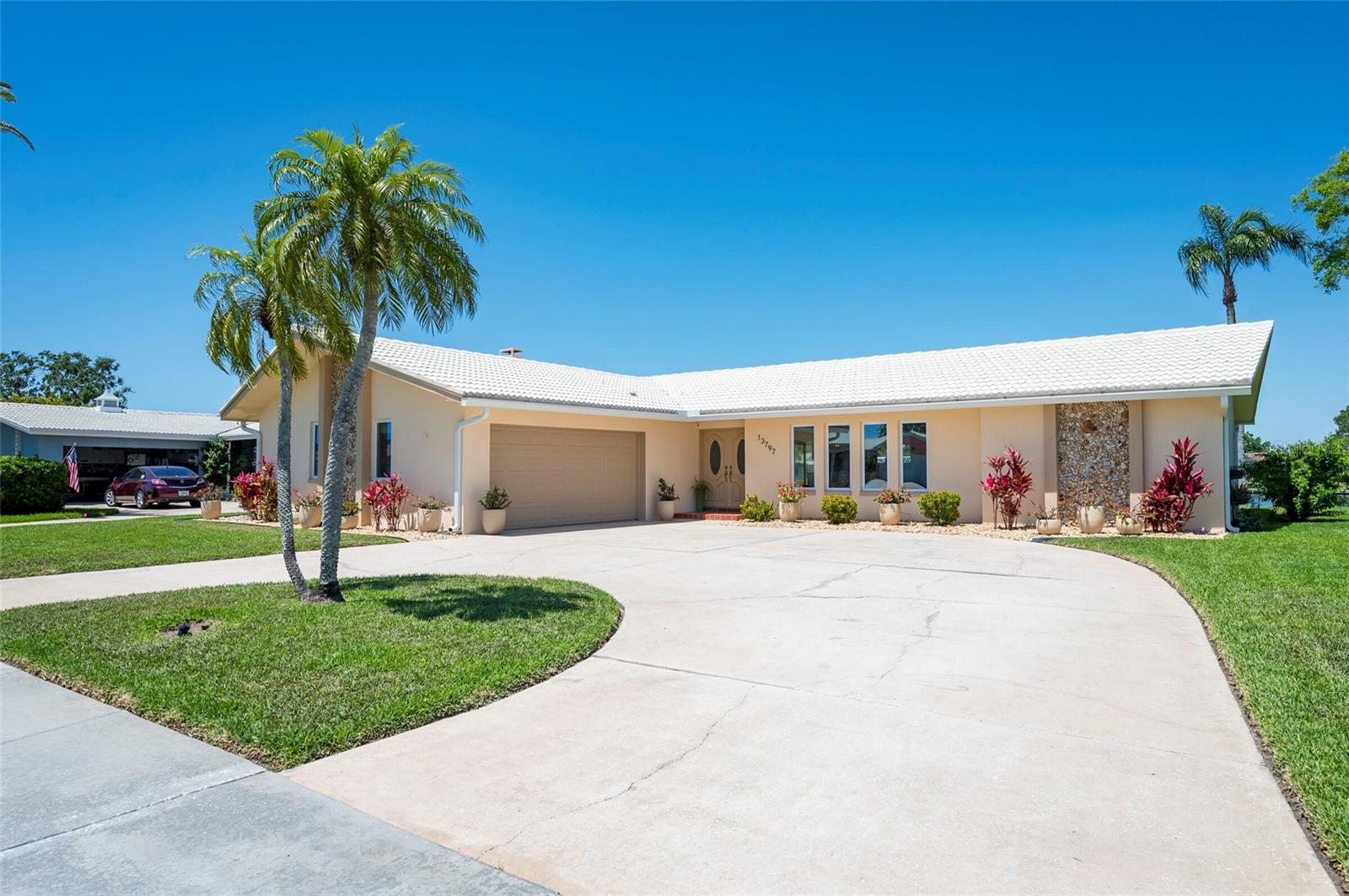 13797 Pinecrest Dr Property Photo 3