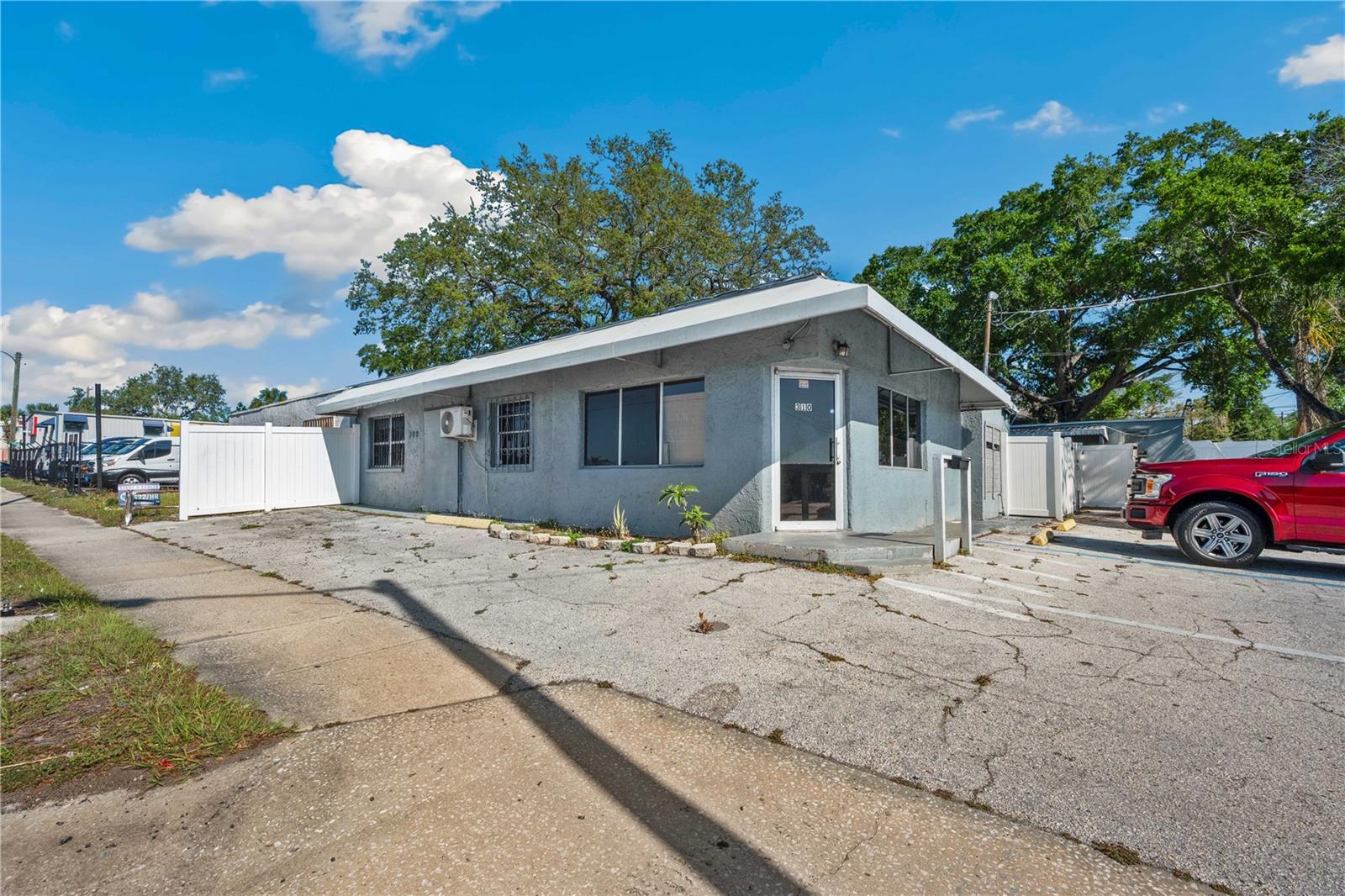 308/310 E Waters Ave Property Photo 7