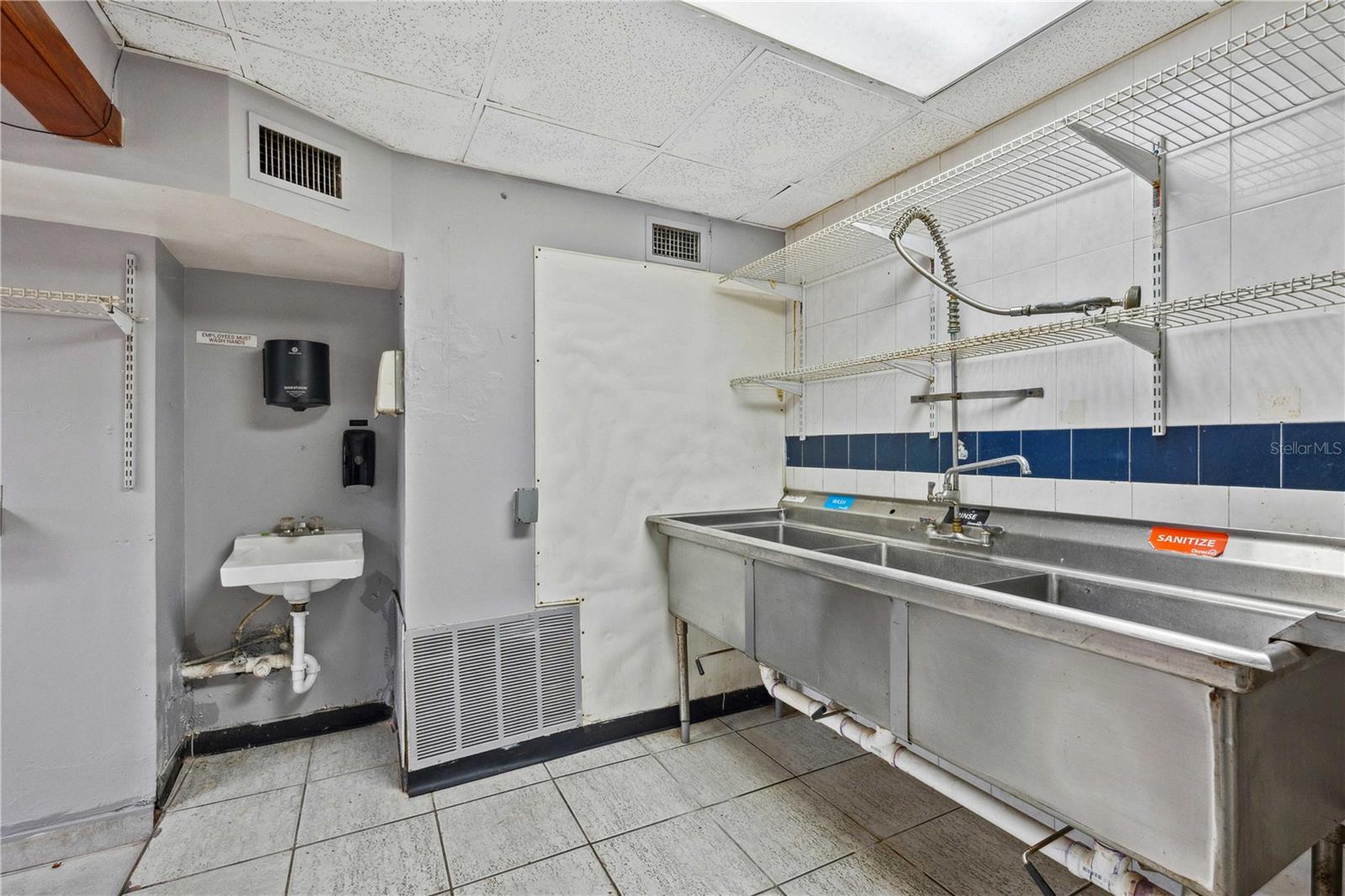 308/310 E Waters Ave Property Photo 12