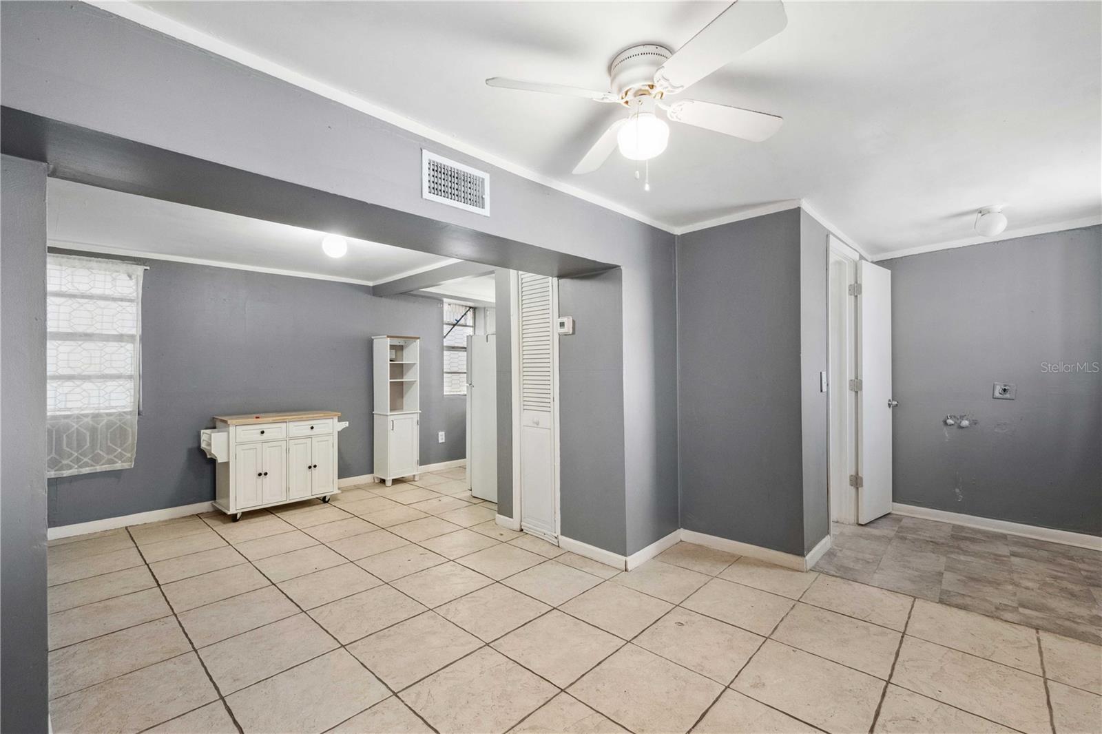 308/310 E Waters Ave Property Photo 18
