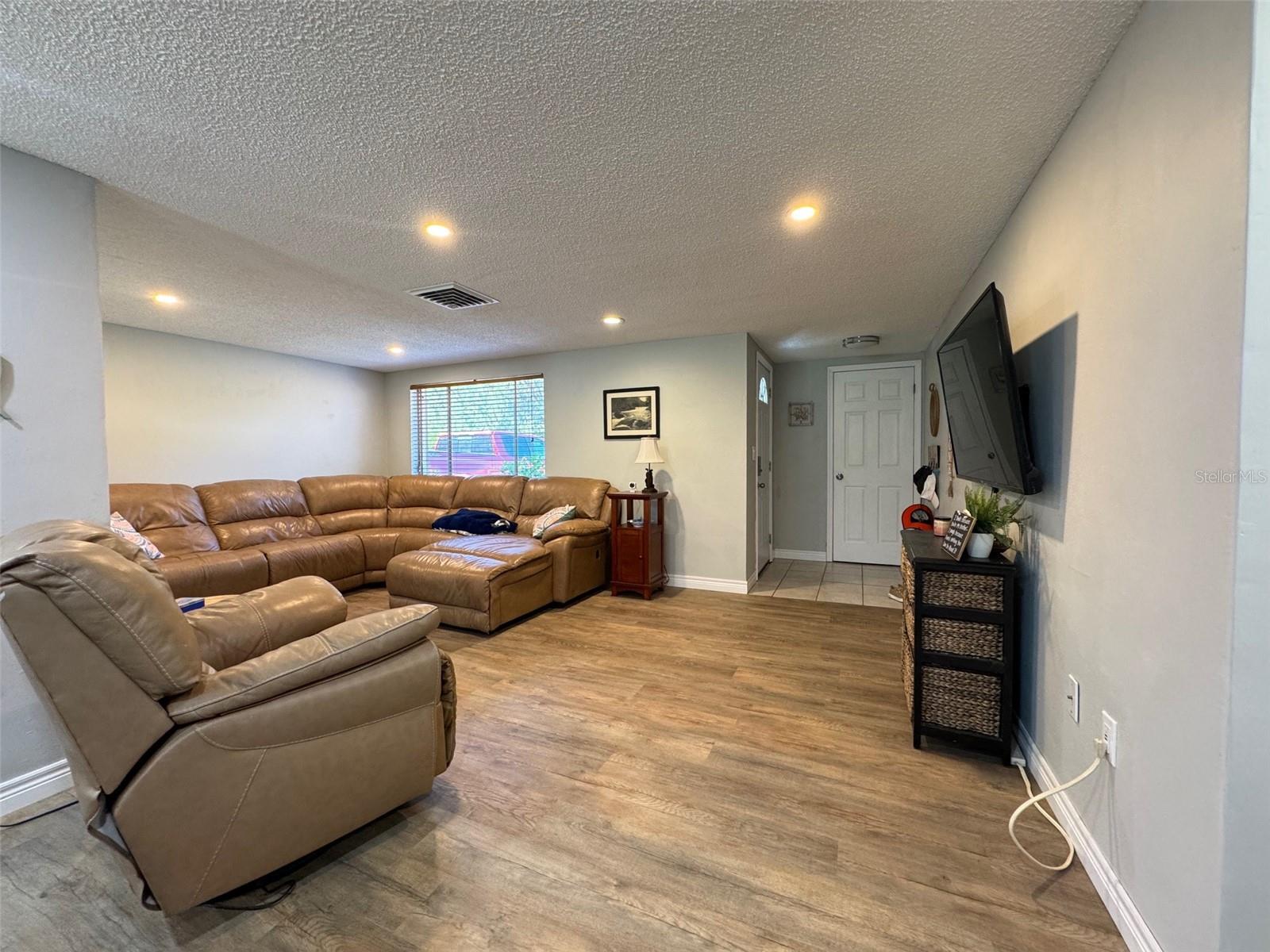 8718 Arrowhead Dr Property Photo 3