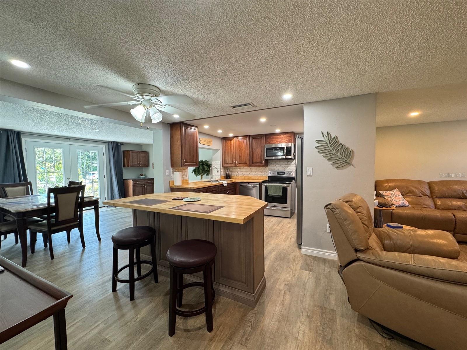 8718 Arrowhead Dr Property Photo 4