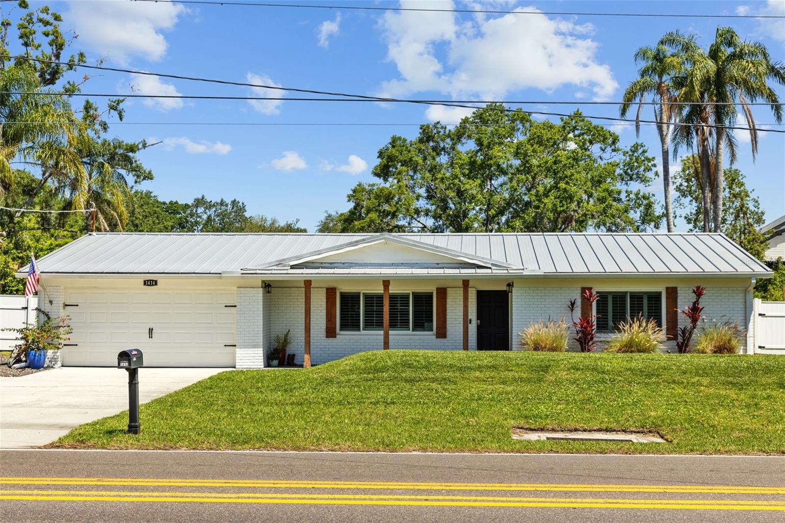 1414 Sunset Ln Property Photo 1