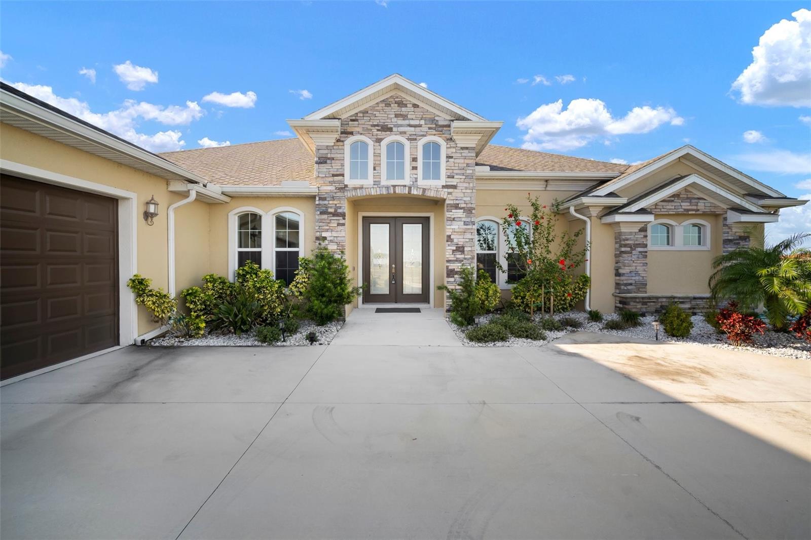 5325 San Remo Cir Property Photo 3