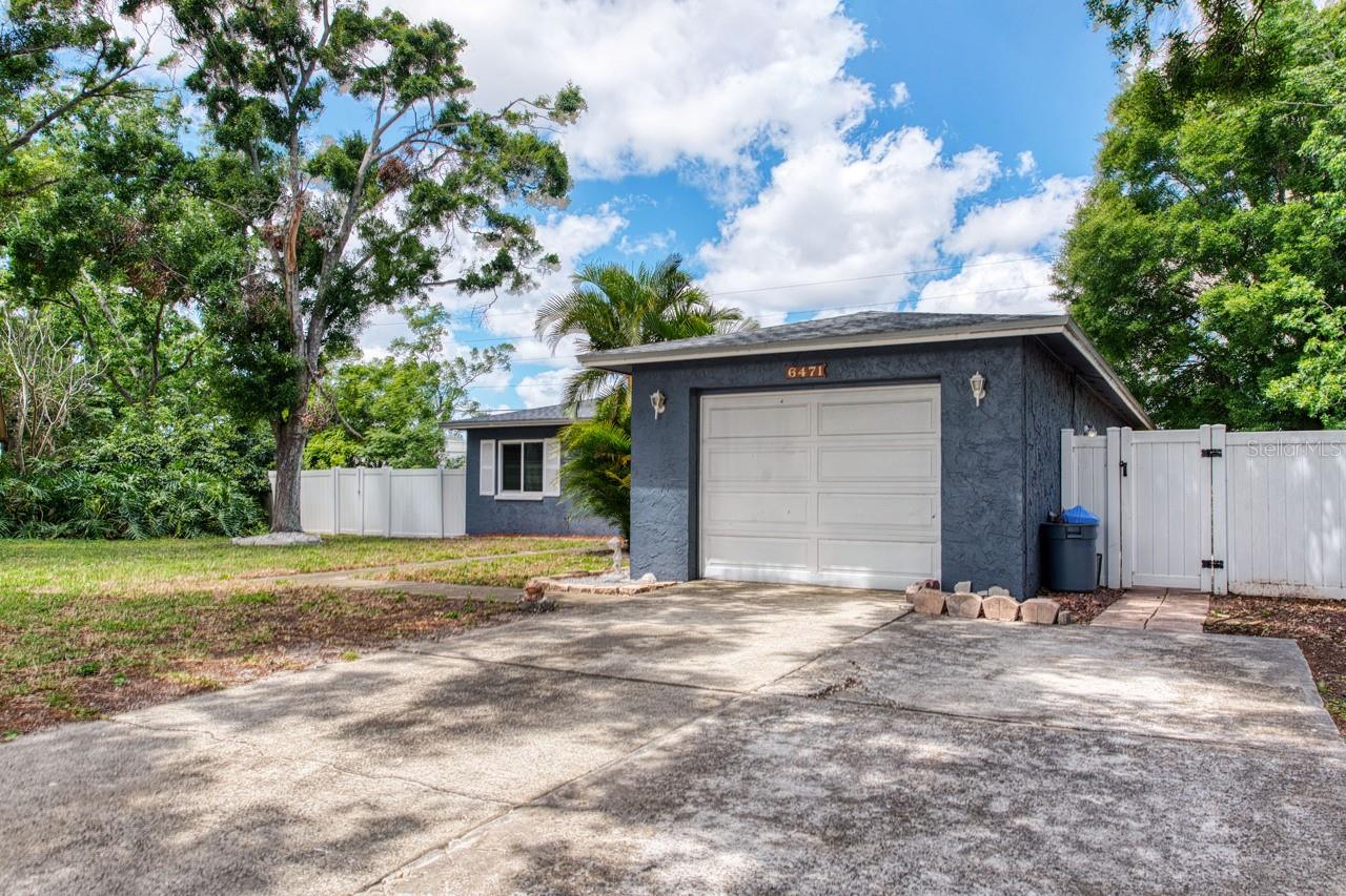 6471 Elmhurst Ct Property Photo